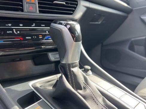 Used 2025 Volkswagen Jetta Sport image 21