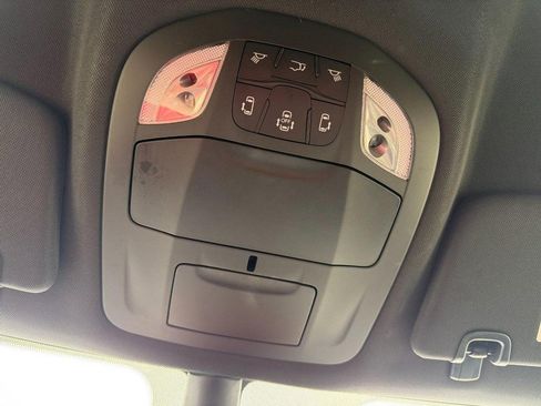 Used 2025 Chrysler Pacifica Select FWD image 58