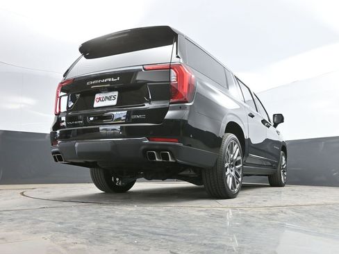 Used 2025 GMC Yukon XL Denali Ultimate w/ LPO, Floor Liner Package AWD/4WD image 40