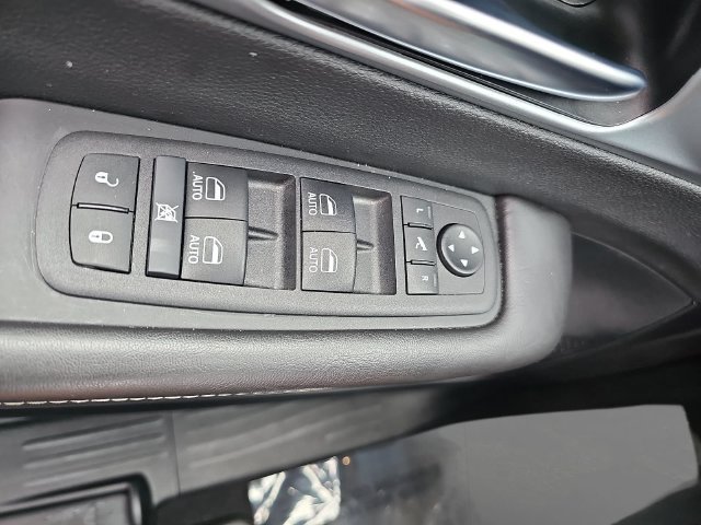 Used 2026 Chrysler Pacifica Limited FWD image 24