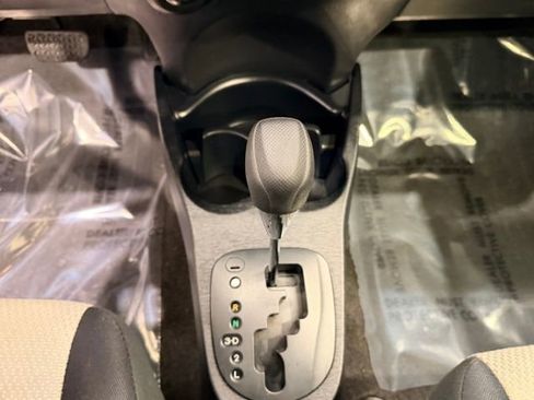 Used 2013 Toyota Yaris LE image 31