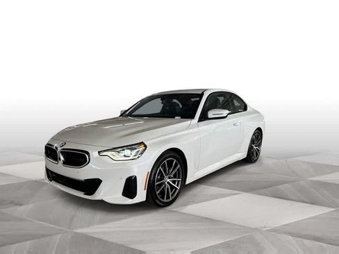 Used 2025 BMW 230i Coupe w/ Premium Package RWD image 4