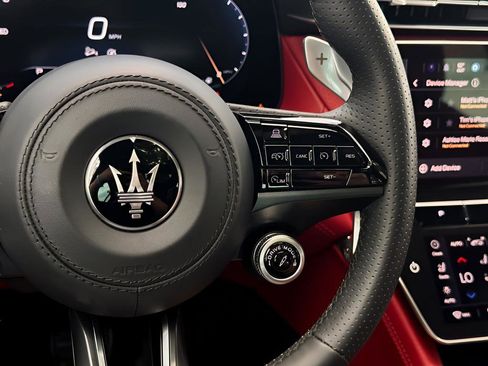 Used 2024 Maserati Grecale Trofeo image 15