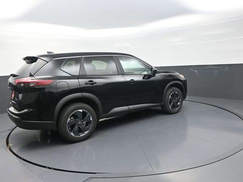 Used 2024 Nissan Rogue SV AWD/4WD image 4