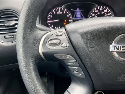 Used 2017 Nissan Pathfinder S image 22