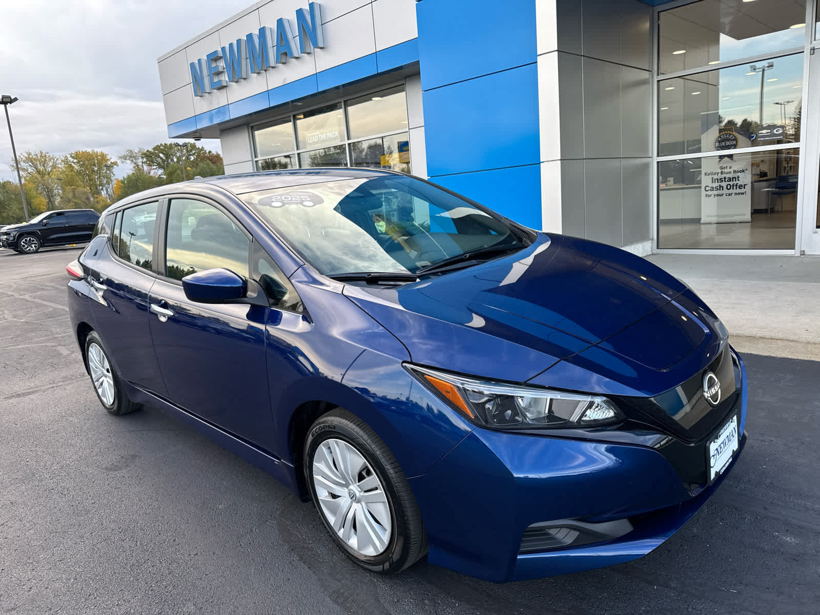 Used 2025 Nissan Leaf S FWD image 1