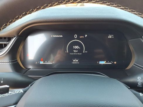 Used 2023 Jeep Grand Cherokee Laredo image 17