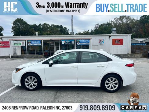 Used 2022 Toyota Corolla LE image 2