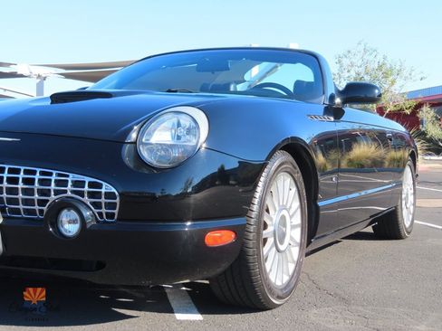 Used 2004 Ford Thunderbird image 24