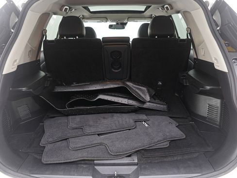 Used 2019 Nissan Rogue SL w/ Premium Package image 9