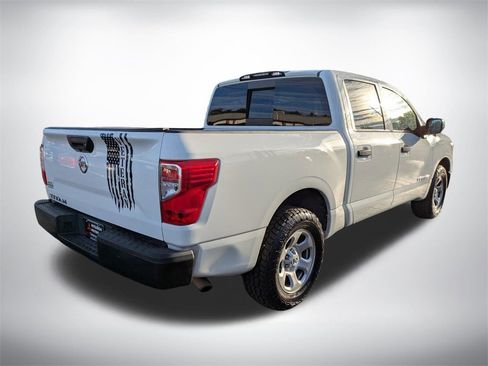 Used 2018 Nissan Titan S image 4