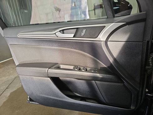 Used 2020 Ford Fusion SE FWD image 24