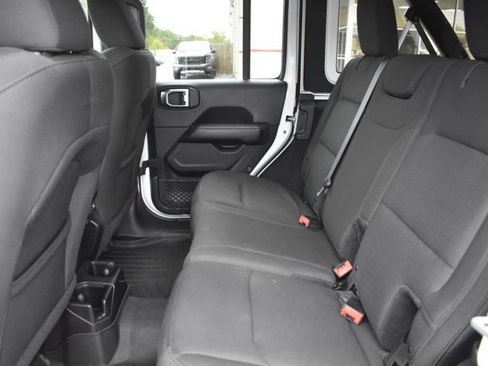 Used 2018 Jeep Wrangler Unlimited Sahara image 14