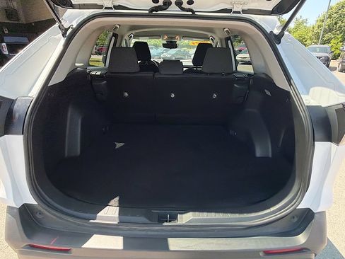 Used 2021 Toyota RAV4 LE FWD image 12