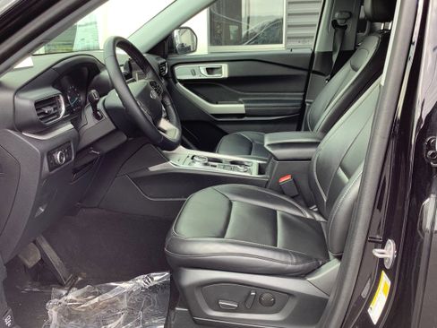 Certified 2023 Ford Explorer XLT w/ Equipment Group 202A image 7