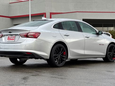 Used 2020 Chevrolet Malibu LT image 2