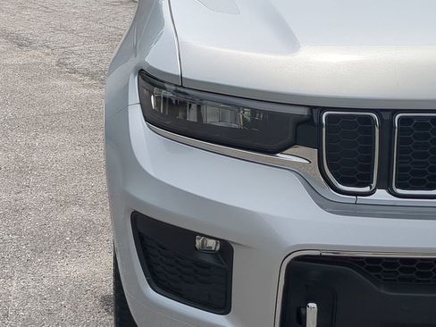 Certified 2022 Jeep Grand Cherokee Overland w/ Adv Protech Group III AWD/4WD image 8