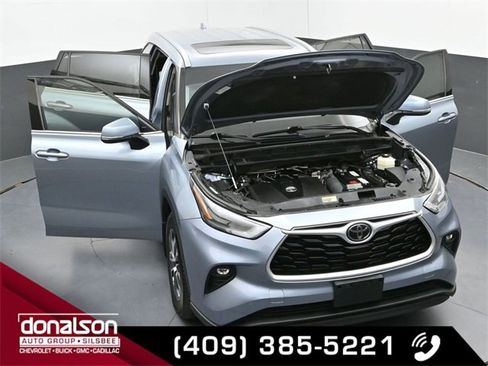Used 2021 Toyota Highlander XLE image 25