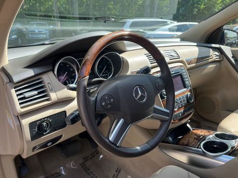 Used 2011 Mercedes-Benz R 350 4MATIC image 16