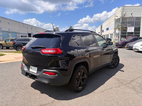 Used 2017 Jeep Cherokee Sport w/ Cold Weather Group AWD/4WD image 8
