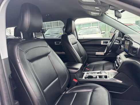 Used 2022 Ford Explorer XLT w/ Equipment Group 202A image 19