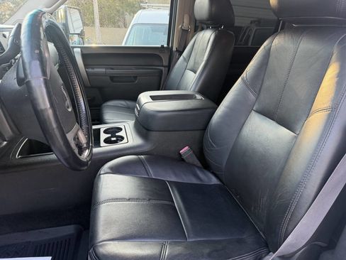 Used 2011 GMC Sierra 3500 SLE AWD/4WD image 9