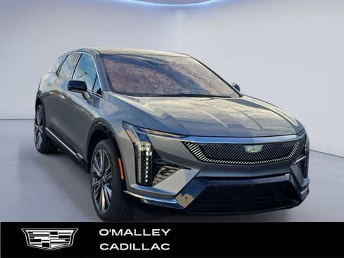 New 2026 Cadillac Optiq Luxury 2 w/ LPO, Floor Liner Package image 7