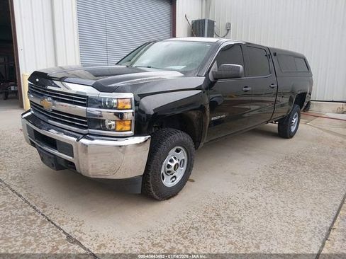 Used 2018 Chevrolet Silverado 2500 W/T AWD/4WD image 2