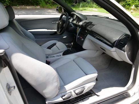 Used 2011 BMW 135i Convertible RWD image 32