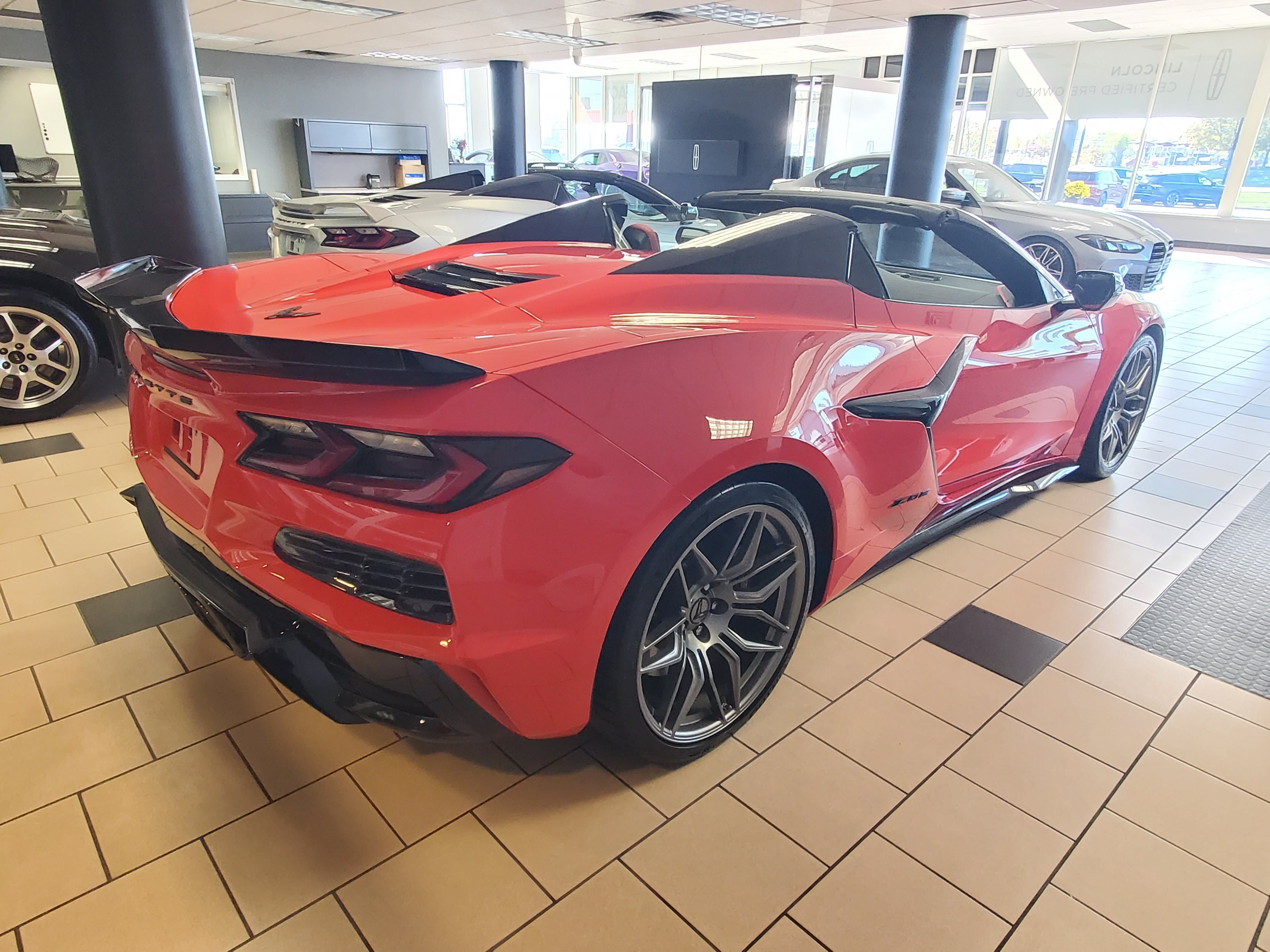 Used 2025 Chevrolet Corvette Z06 RWD image 6