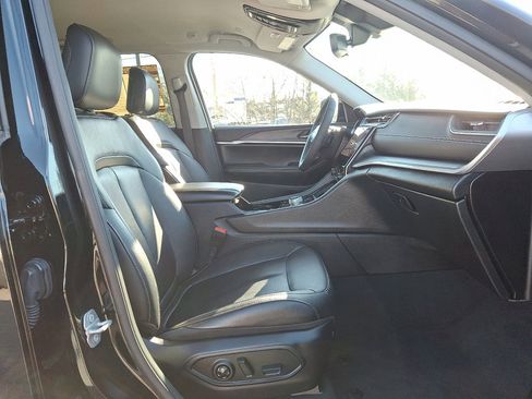 Used 2023 Jeep Grand Cherokee Limited image 13