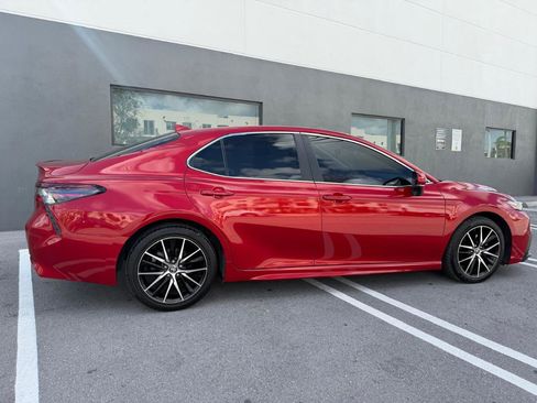 Used 2023 Toyota Camry SE image 11