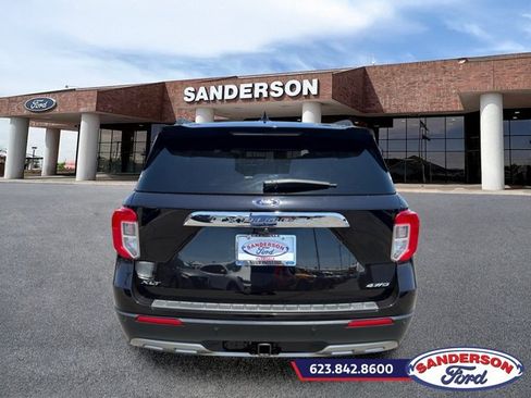 Used 2022 Ford Explorer XLT w/ Equipment Group 202A AWD/4WD image 4