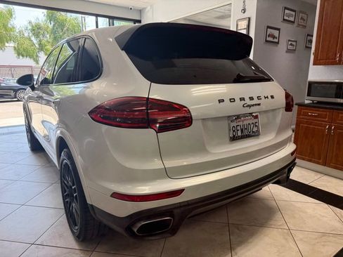 Used 2017 Porsche Cayenne AWD/4WD image 7