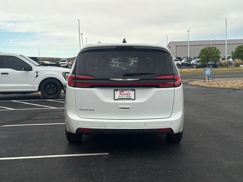 Used 2023 Chrysler Pacifica Touring-L FWD image 47