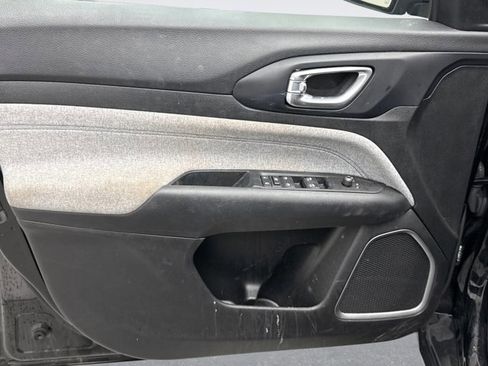 Used 2022 Jeep Compass Latitude image 6