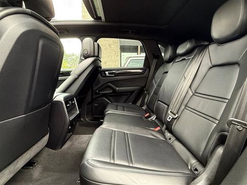 Used 2023 Porsche Cayenne w/ Premium Package image 14