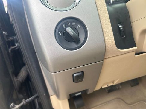 Used 2014 Ford Expedition XLT w/ Equipment Group 202A AWD/4WD image 19