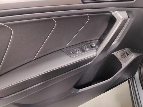 Certified 2022 Volkswagen Tiguan SE R-Line image 27