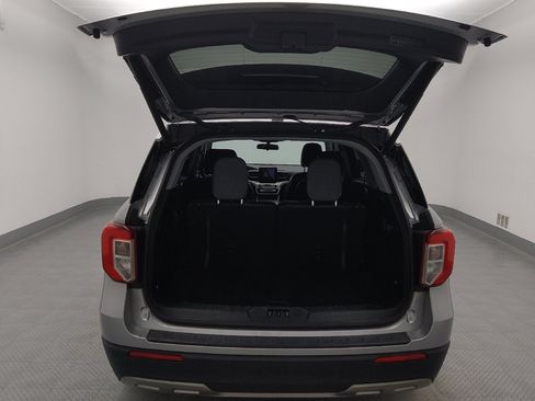 Used 2021 Ford Explorer XLT w/ Equipment Group 202A AWD/4WD image 29