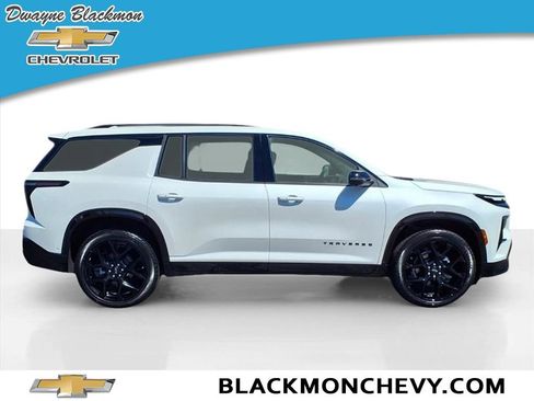 Used 2024 Chevrolet Traverse RS image 2