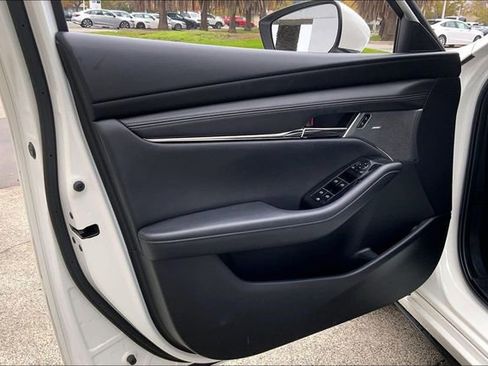 Used 2019 MAZDA MAZDA3 Hatchback w/ Premium Package image 23