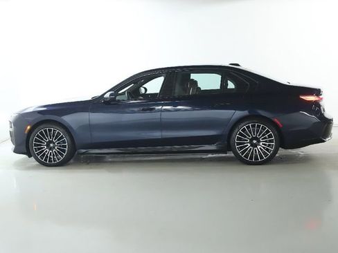 Used 2025 BMW i7 xDrive60 image 40