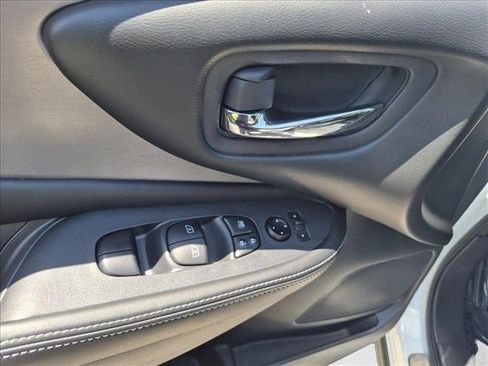 Certified 2024 Nissan Murano SV w/ SV Midnight Edition Package FWD image 11