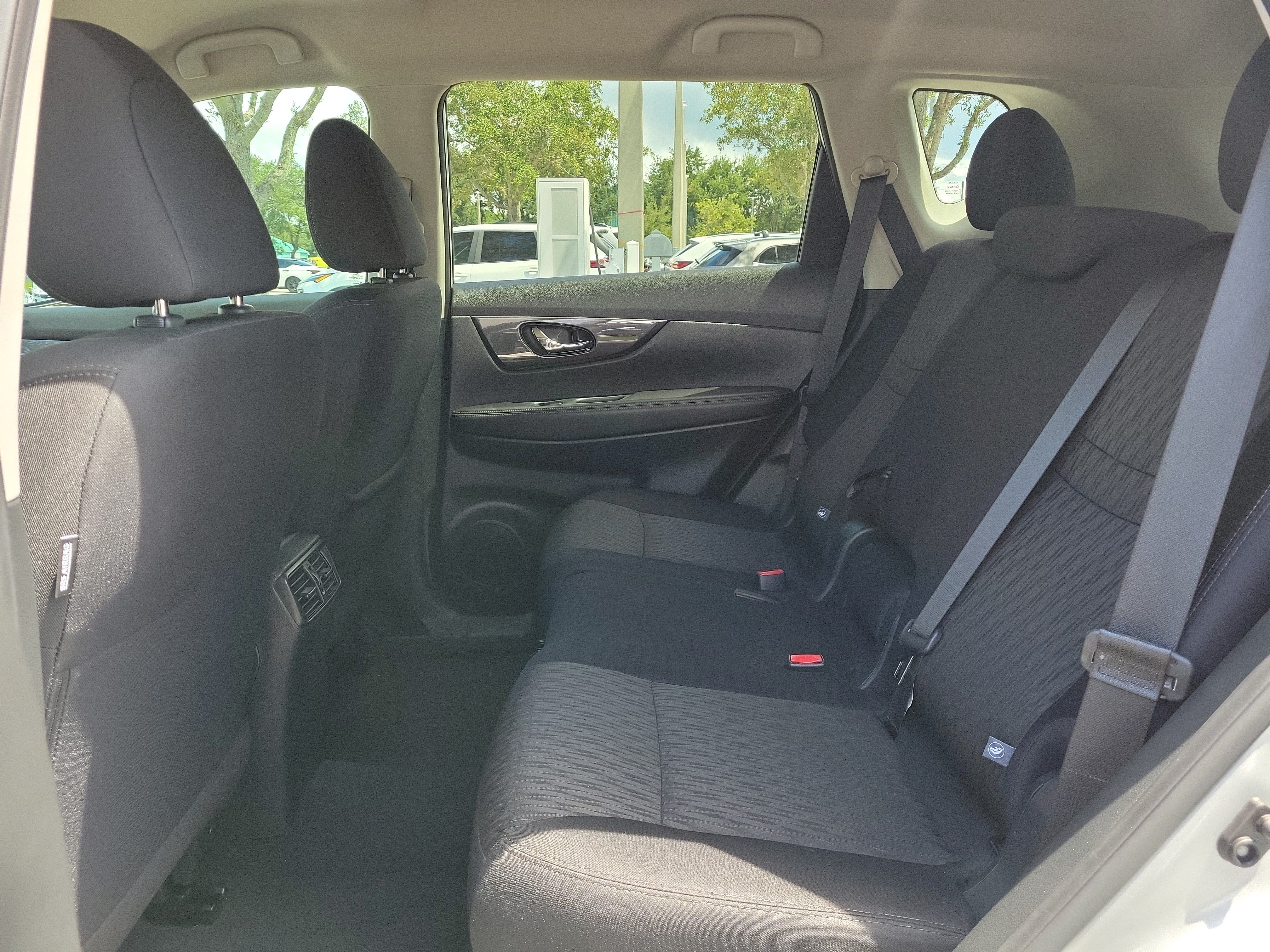 Certified 2020 Nissan Rogue SV FWD image 18
