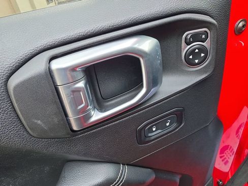 Used 2021 Jeep Gladiator Overland AWD/4WD image 12