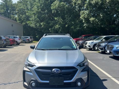 Used 2024 Subaru Outback Premium AWD/4WD image 2