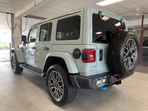 Used 2023 Jeep Wrangler Unlimited Sahara w/ Cold Weather Group AWD/4WD image 5