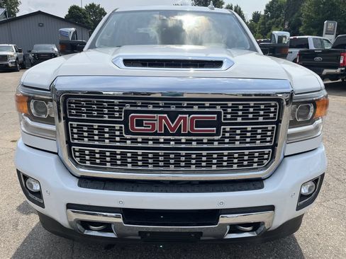 Used 2019 GMC Sierra 2500 Denali w/ Duramax Plus Package AWD/4WD image 3