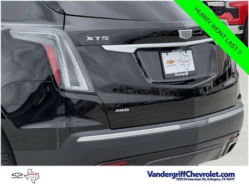 Used 2024 Cadillac XT5 Sportv w/ Platinum Package AWD/4WD image 6